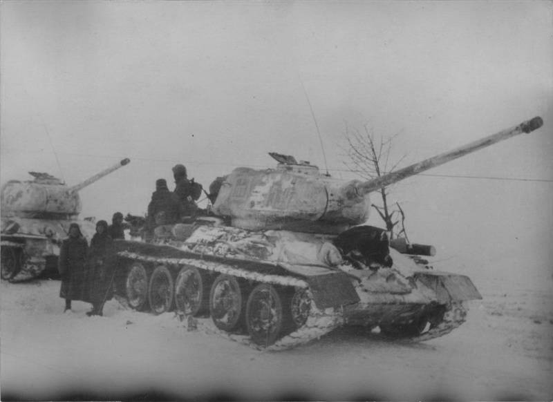 Radziecki czołg T-34/85 z 5 Gwardyjskiego Korpusu Zmechanizowanego – styczeń 1945 r. (fot. Topwar.ru)